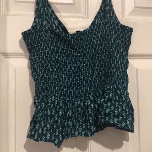 Keyhole Crop Top - Picture 4 of 4